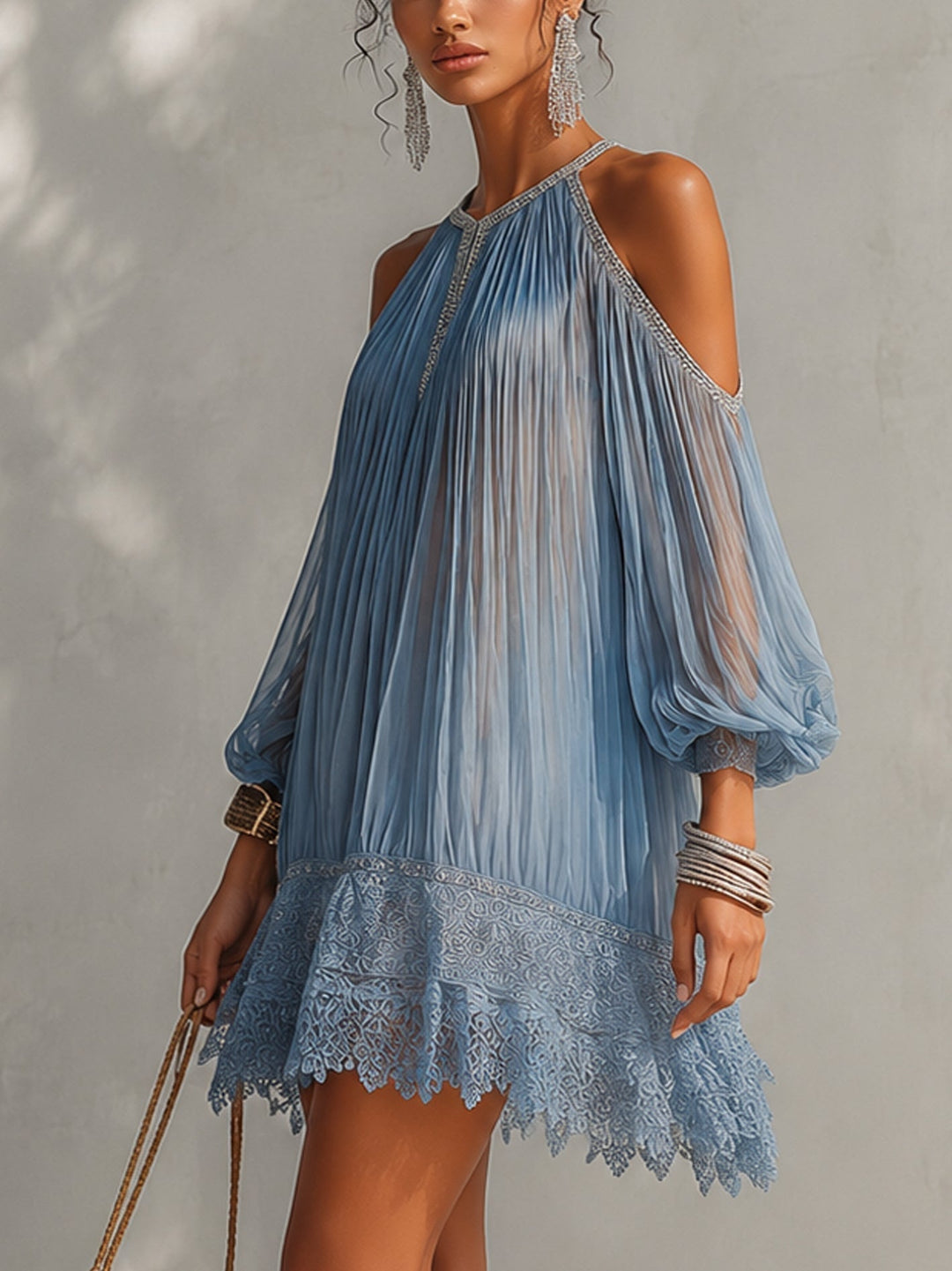 Séraphine | Abito Mini Blu con Spalle Scoperte e Orlo in Pizzo Arricciato